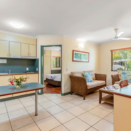 Bay Village Tropical Retreat & Apartments Cairns Bagian luar foto