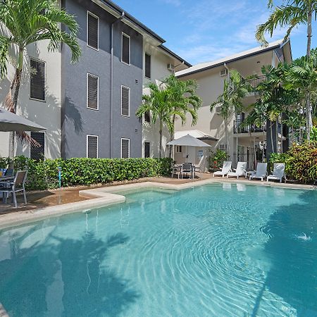 Bay Village Tropical Retreat & Apartments Cairns Bagian luar foto