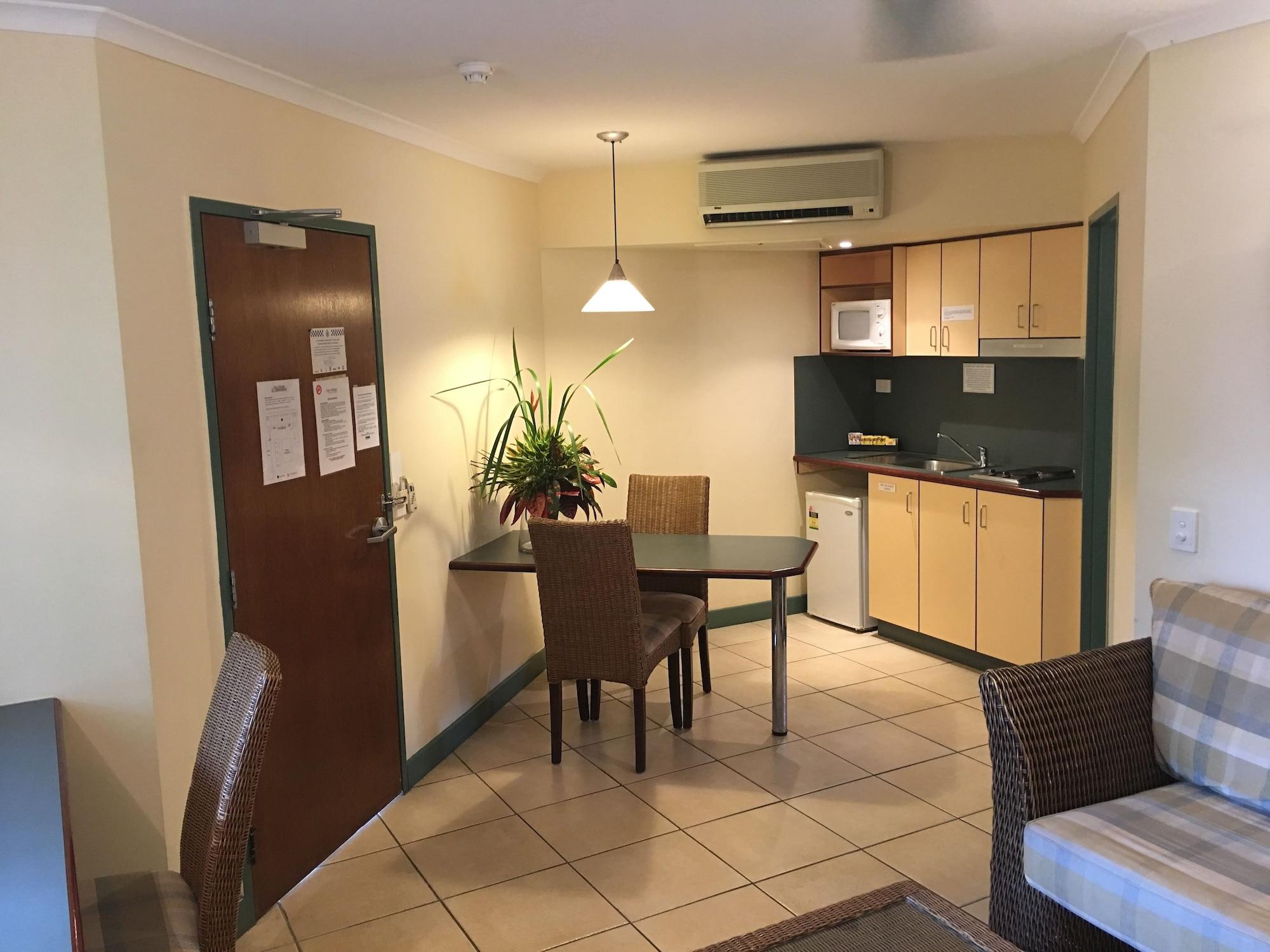 Bay Village Tropical Retreat & Apartments Cairns Bagian luar foto