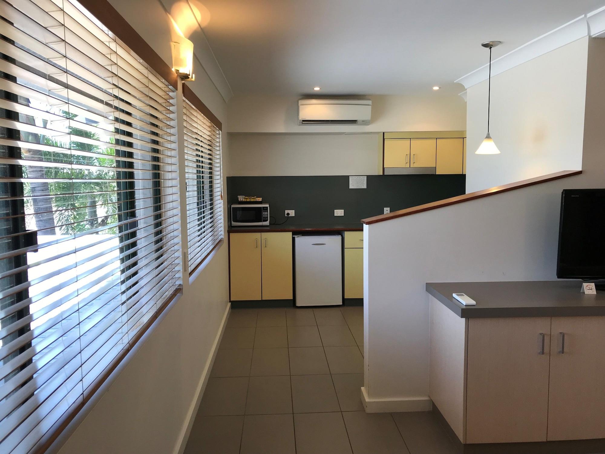 Bay Village Tropical Retreat & Apartments Cairns Bagian luar foto