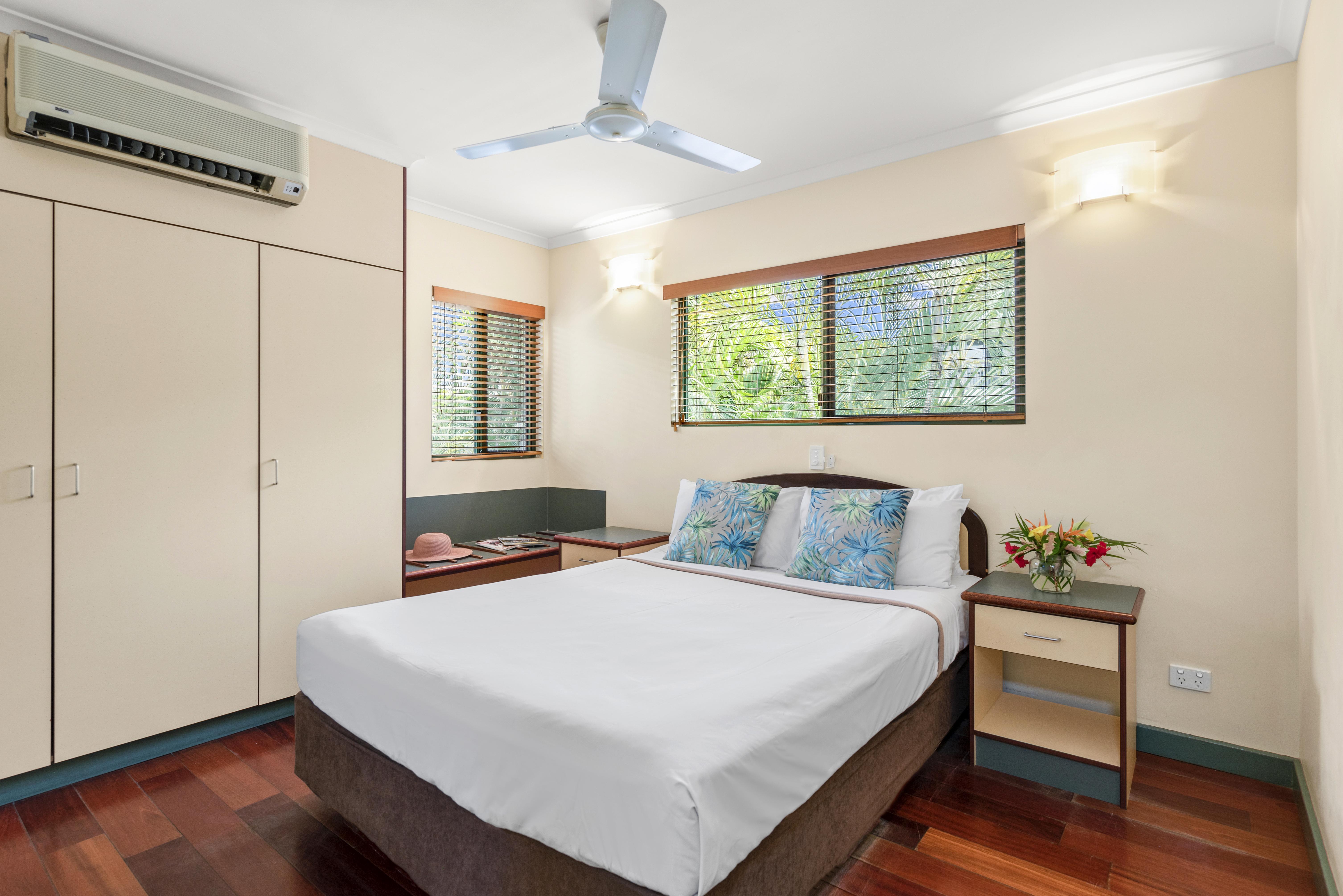 Bay Village Tropical Retreat & Apartments Cairns Bagian luar foto