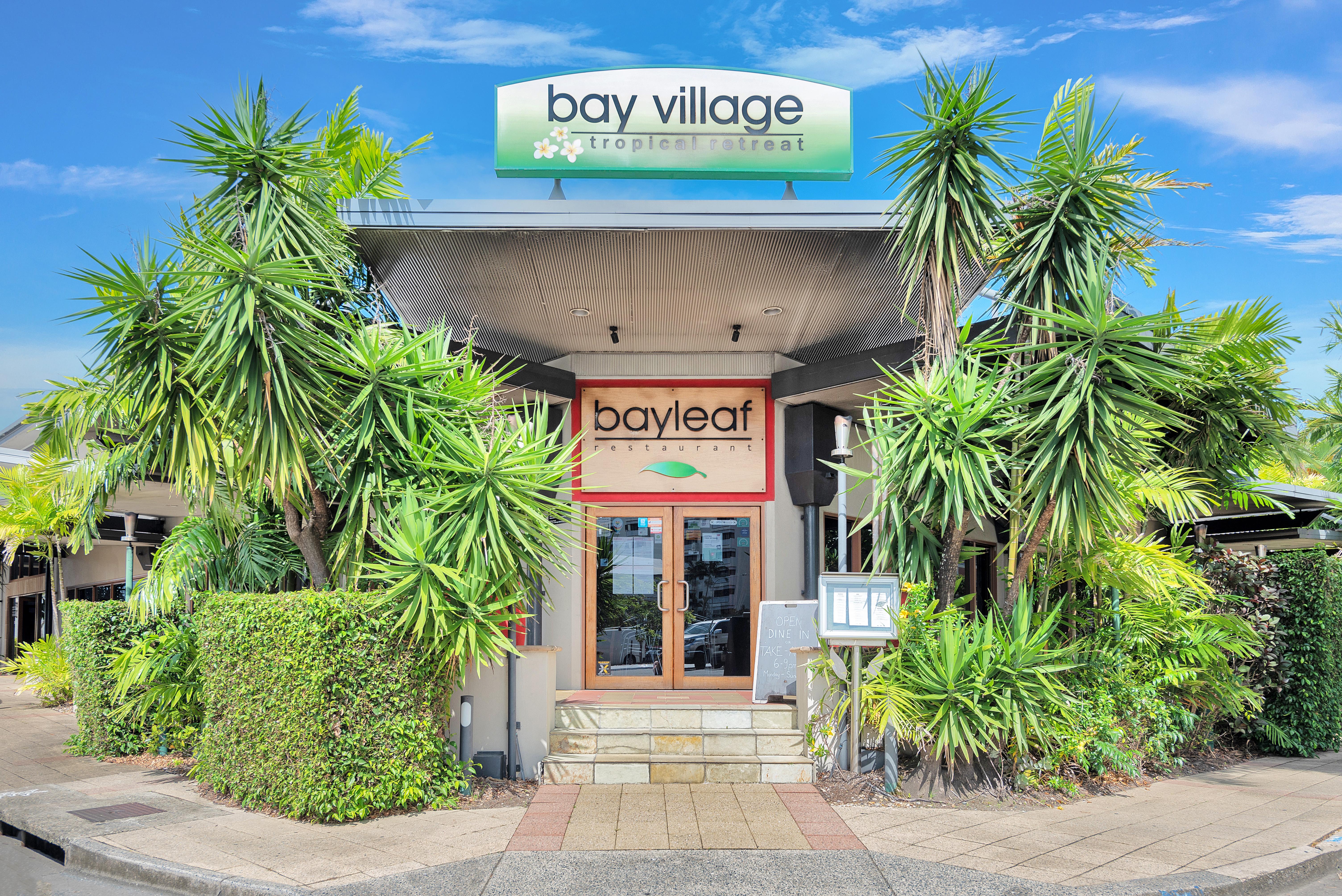 Bay Village Tropical Retreat & Apartments Cairns Bagian luar foto