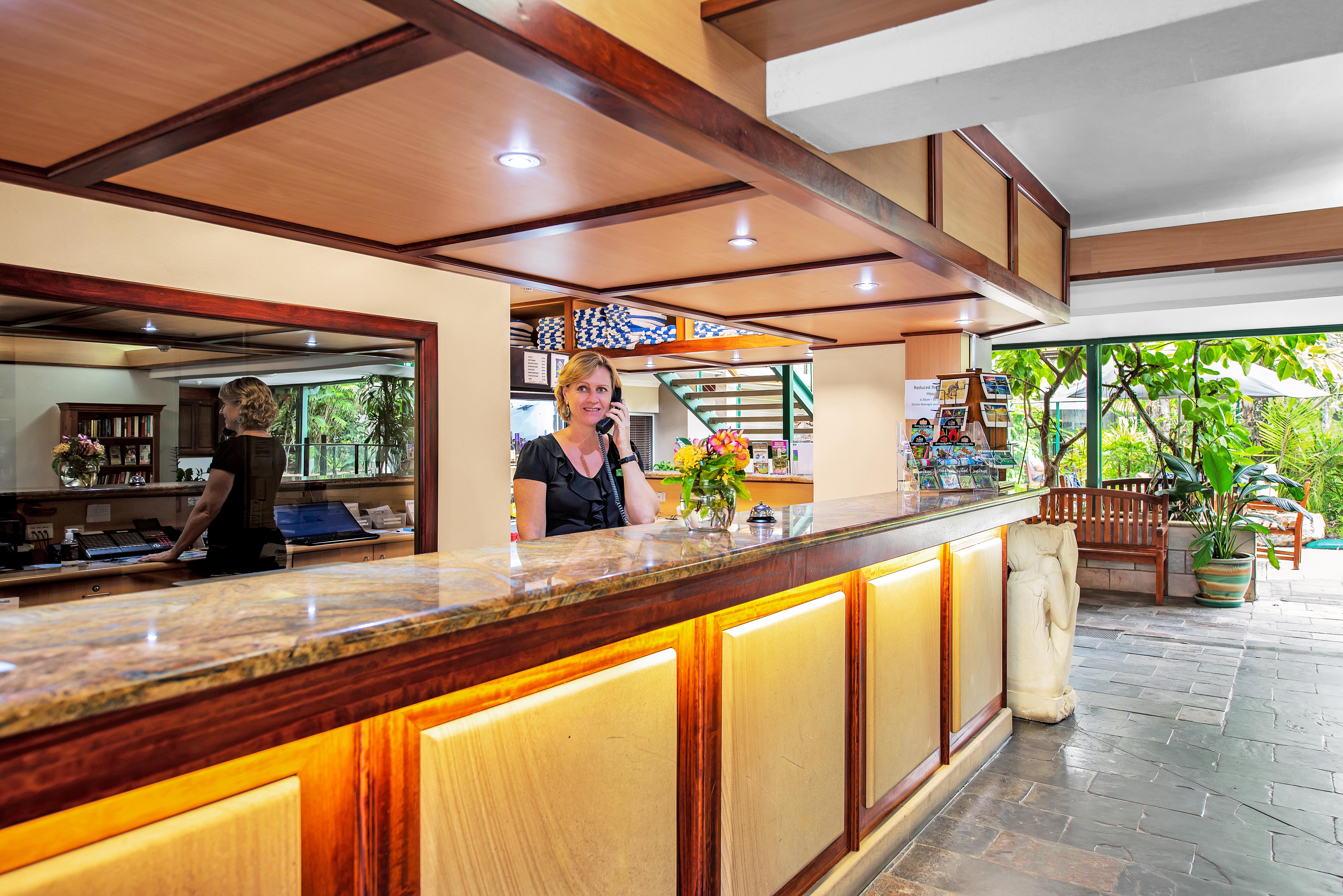 Bay Village Tropical Retreat & Apartments Cairns Bagian luar foto