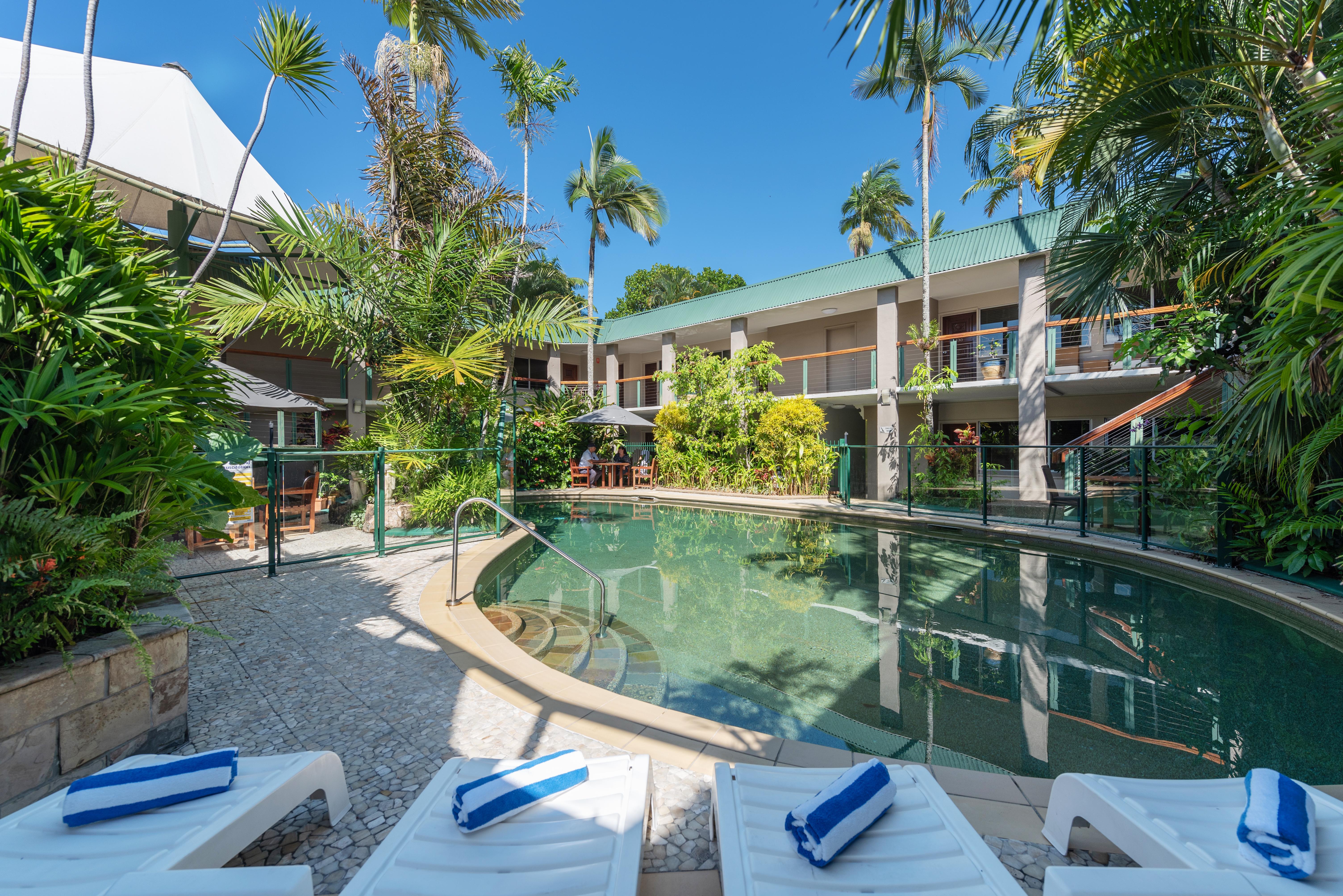 Bay Village Tropical Retreat & Apartments Cairns Bagian luar foto