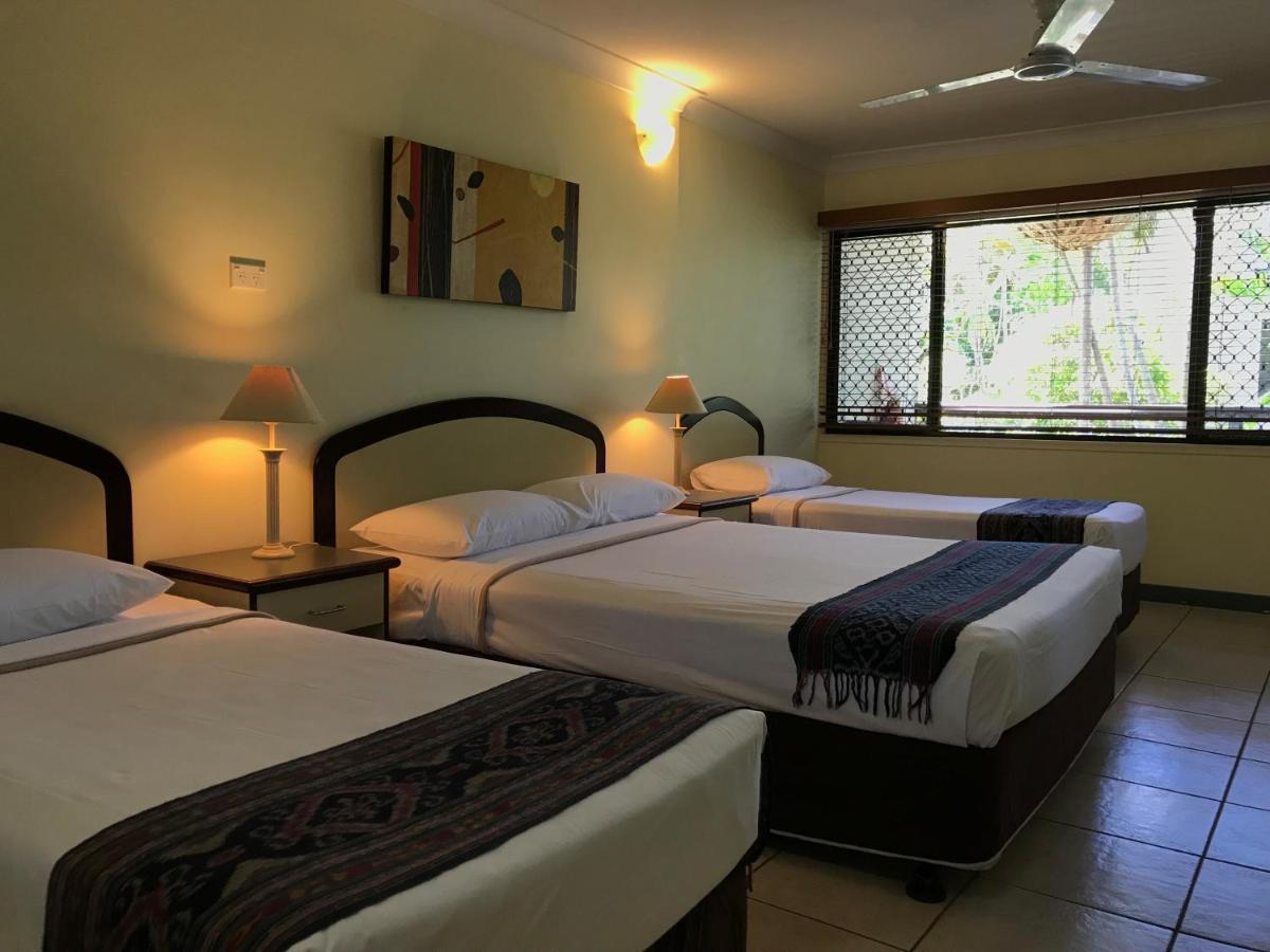 Bay Village Tropical Retreat & Apartments Cairns Bagian luar foto