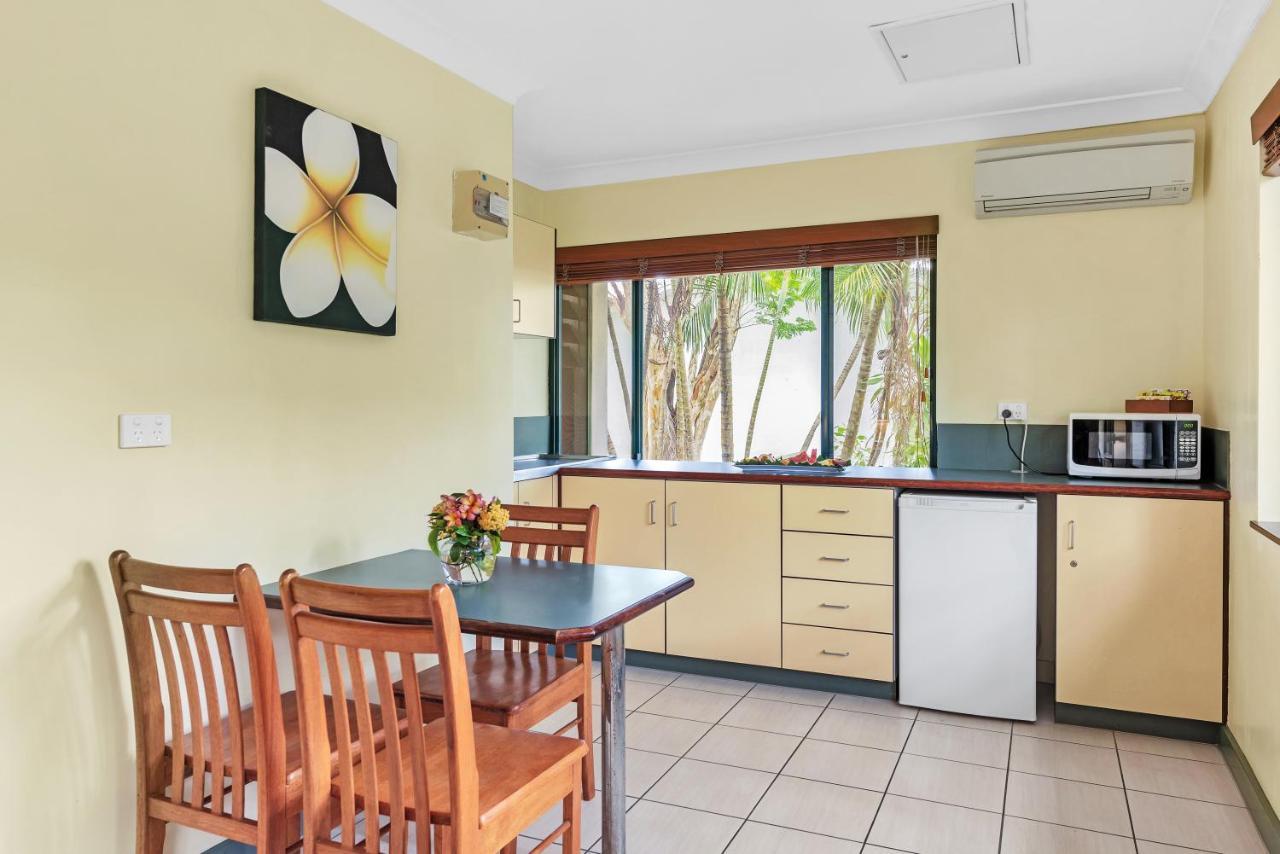 Bay Village Tropical Retreat & Apartments Cairns Bagian luar foto