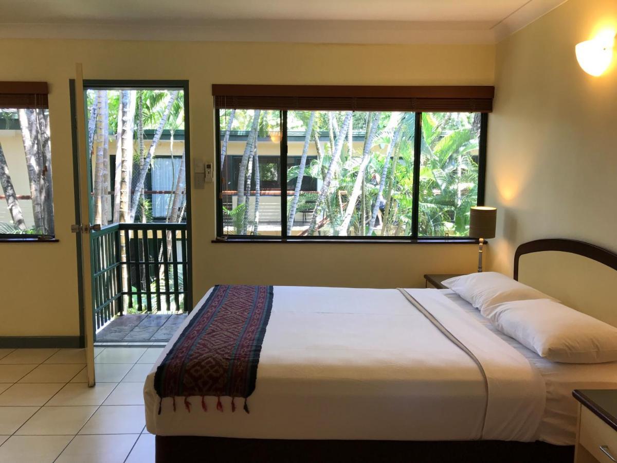 Bay Village Tropical Retreat & Apartments Cairns Bagian luar foto