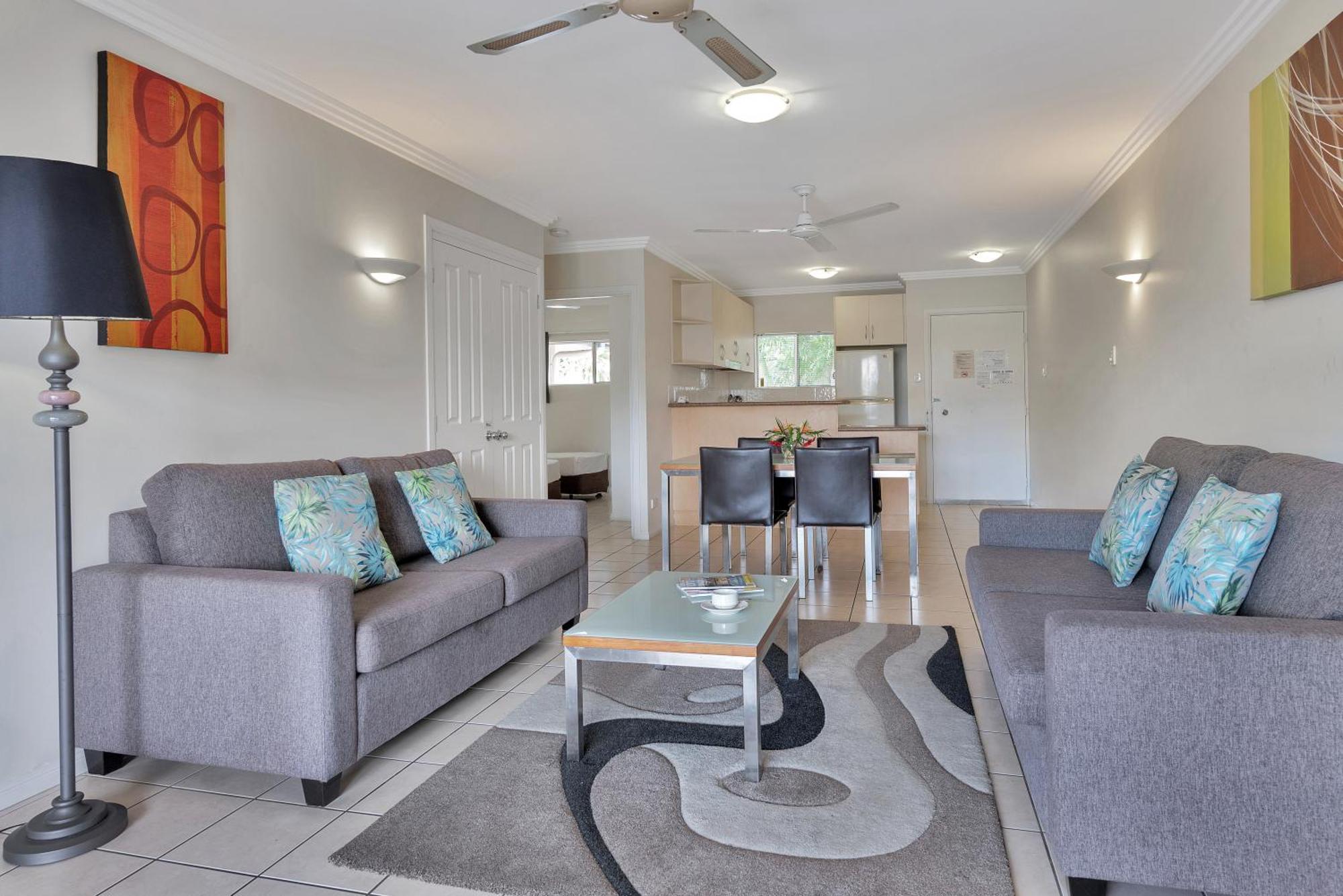 Bay Village Tropical Retreat & Apartments Cairns Bagian luar foto