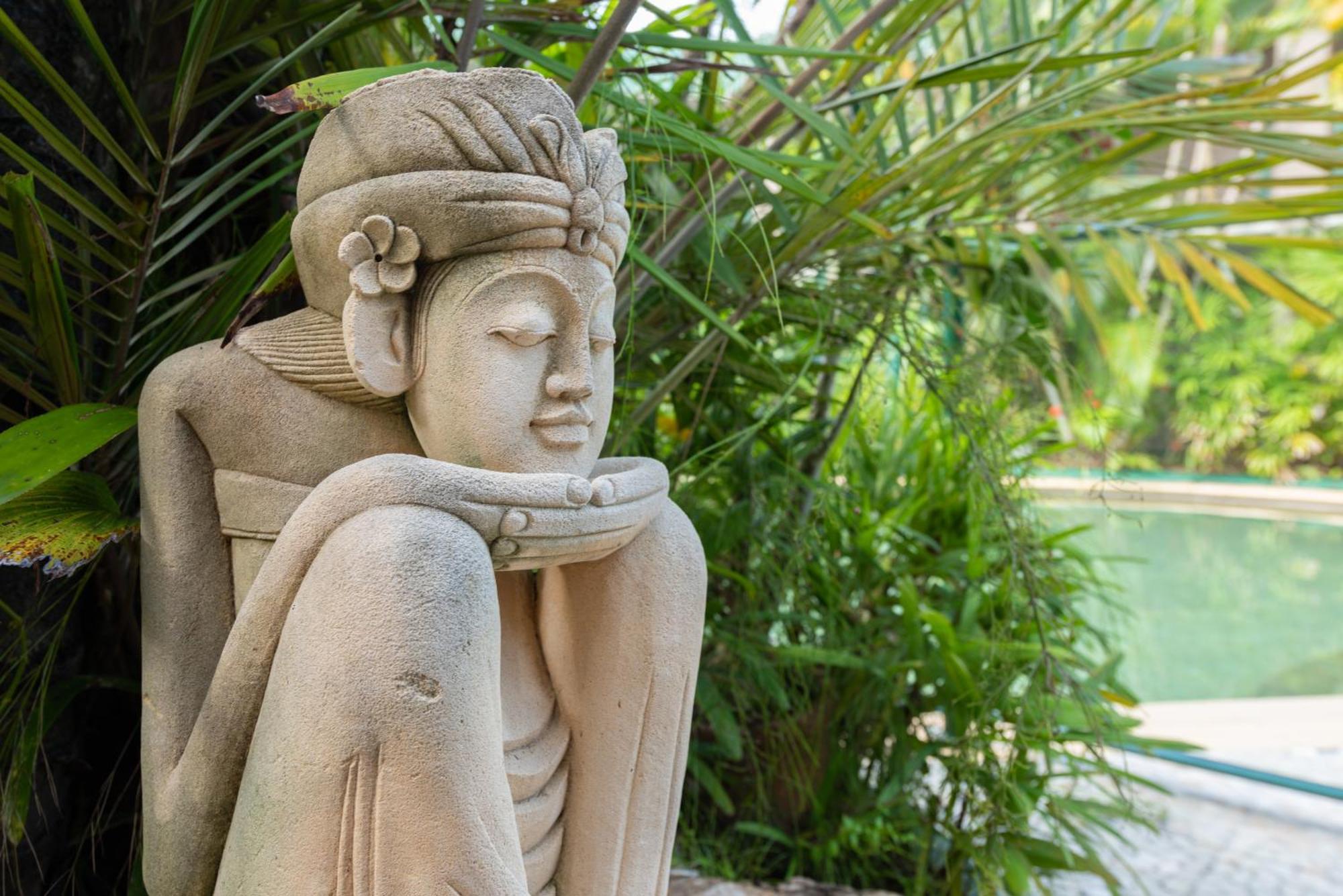 Bay Village Tropical Retreat & Apartments Cairns Bagian luar foto