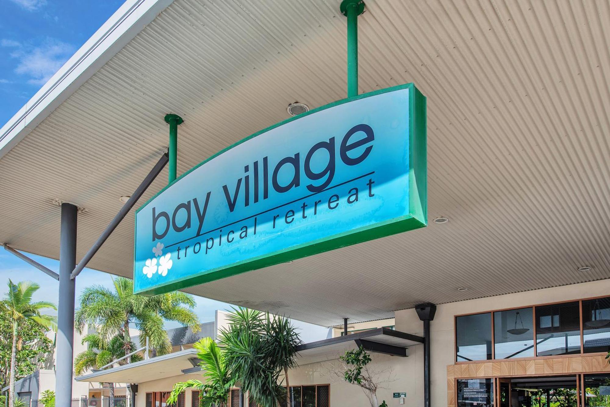 Bay Village Tropical Retreat & Apartments Cairns Bagian luar foto