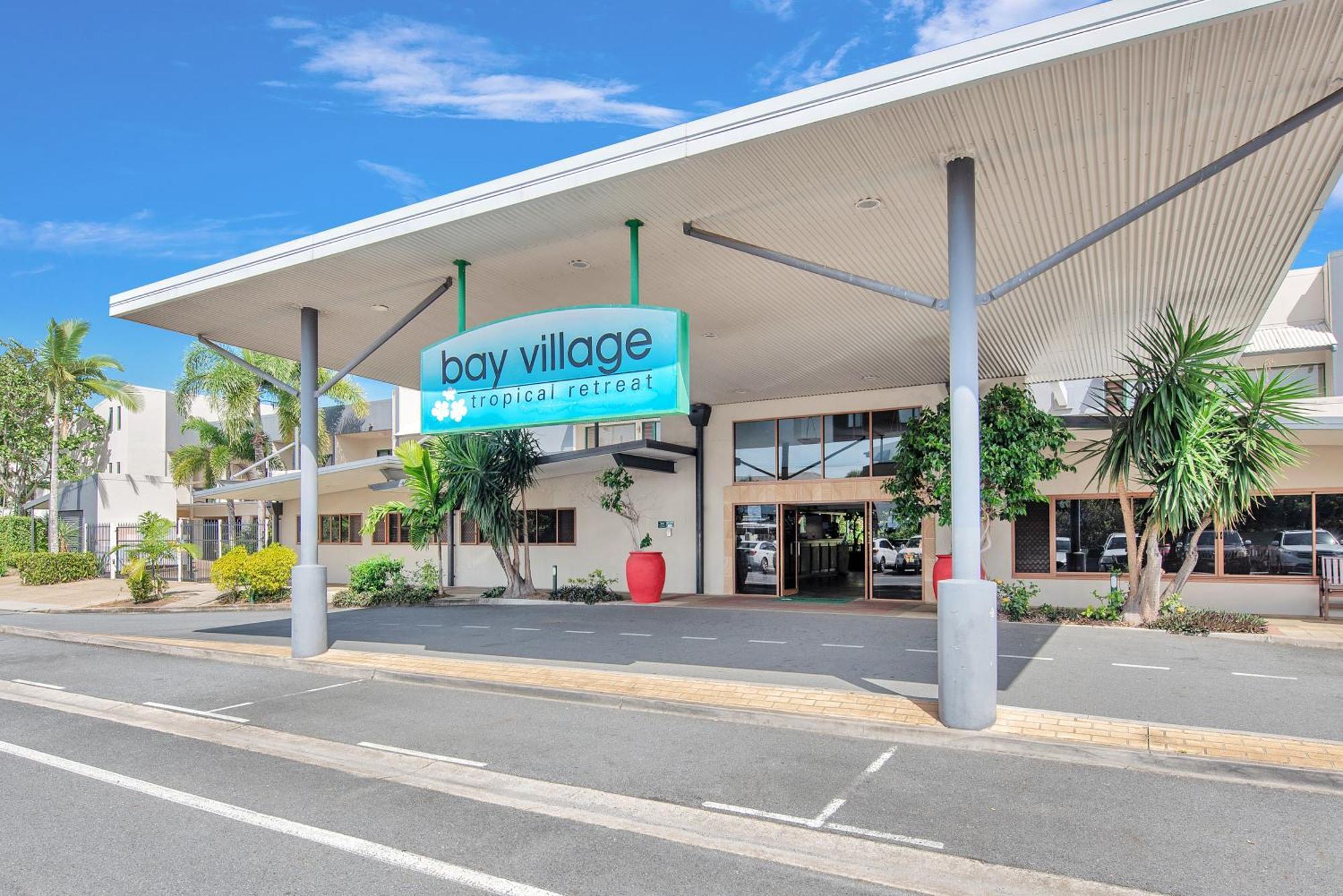 Bay Village Tropical Retreat & Apartments Cairns Bagian luar foto