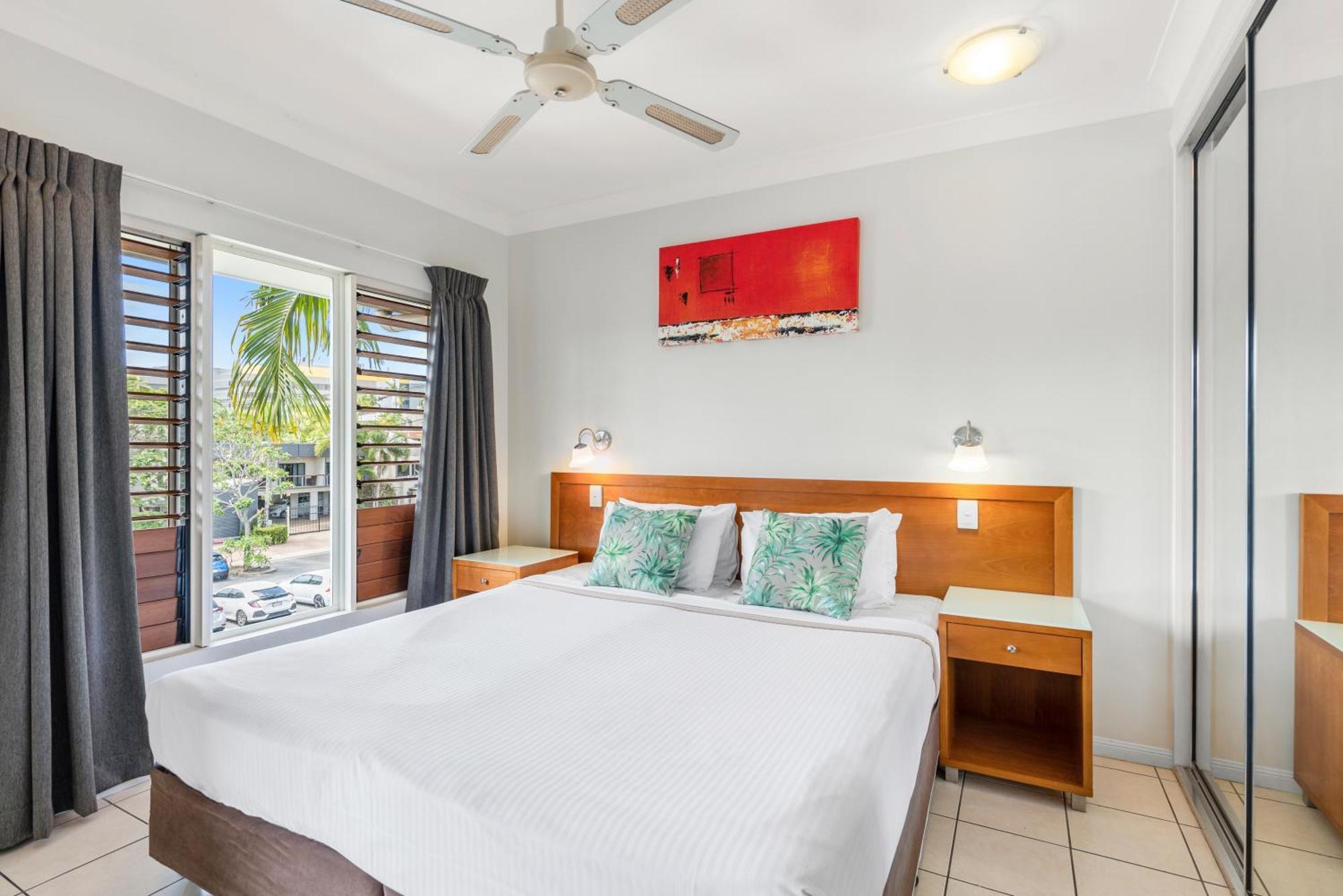 Bay Village Tropical Retreat & Apartments Cairns Bagian luar foto