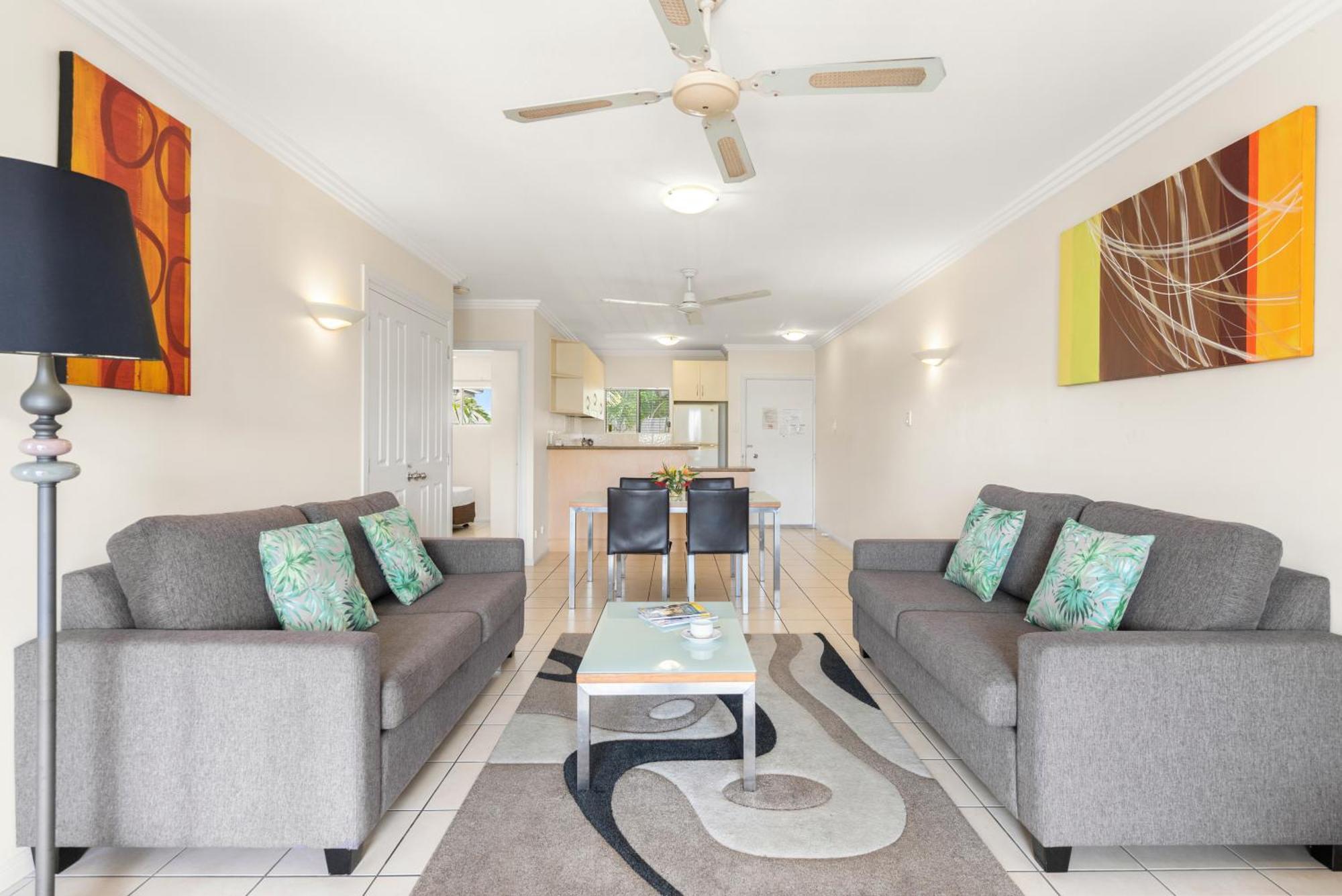 Bay Village Tropical Retreat & Apartments Cairns Bagian luar foto