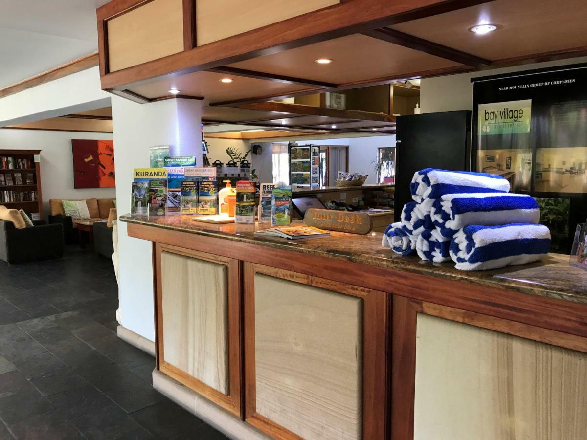 Bay Village Tropical Retreat & Apartments Cairns Bagian luar foto